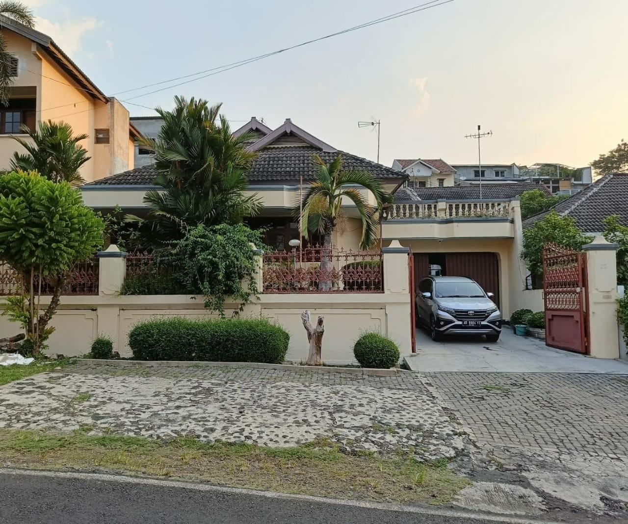 DIJUAL CEPAT Rumah Bagus Second Siap Huni, Lingkungan Nyaman, Bebas Banjir