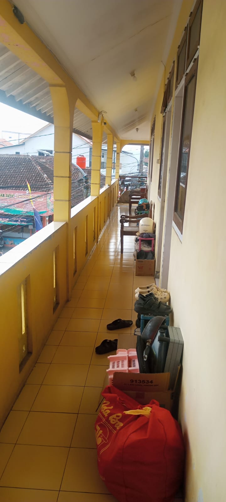 Jual Rumah Bagus properti Rumah Toko merangkap Rumah Kost, Second Kondisi Bagus, Siap Huni, Lokasi Strategis, Pinggir Jalan Raya, Bebas Banjir