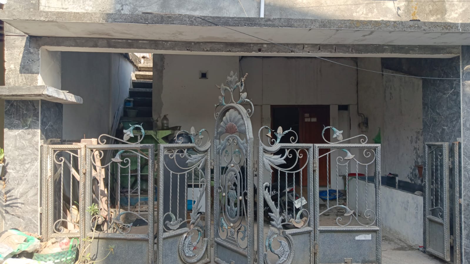 DIJUAL CEPAT !! 
Rumah Second Cocok untuk Rumah Tinggal atau Rumah Kost di Semarang
